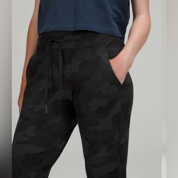 lululemon athletica Pants - New Lululemon Ready to Rulu Jogger Crop !!!